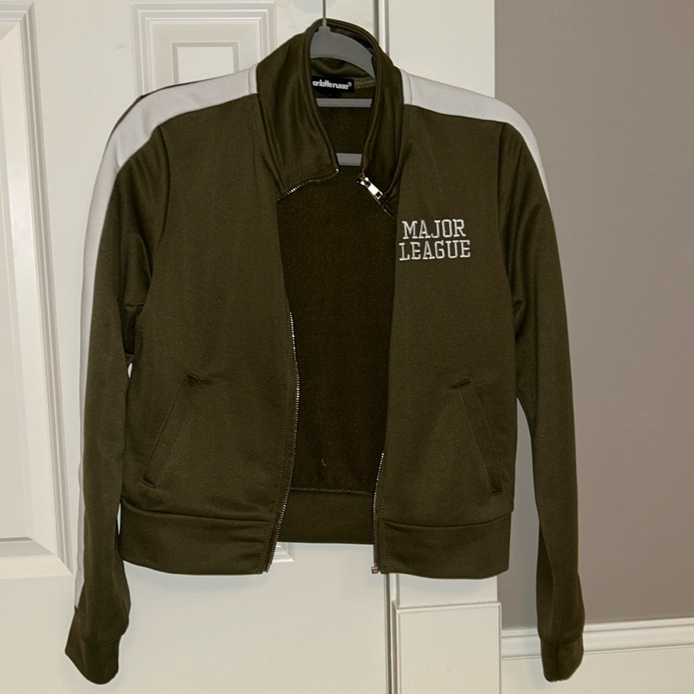 Cropped long sleeve zip up jacket.